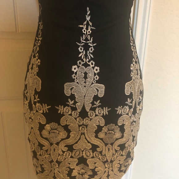 Dress - Picture 4 of 4